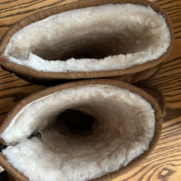 Get ready for winter with these Ugg boots! - Picture 4 of 6